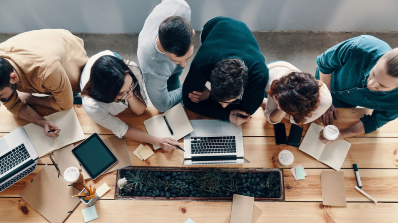 40 Best Team Building Activities to Boost Corporate Culture and ROI